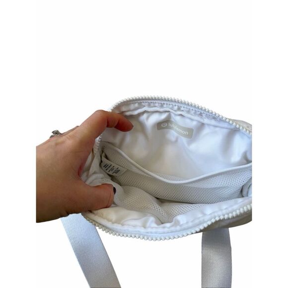 Lululemon Belt Bag Unisex Everywhere 2L Wunder Puff ShoulderPack White - Picture 4 of 12